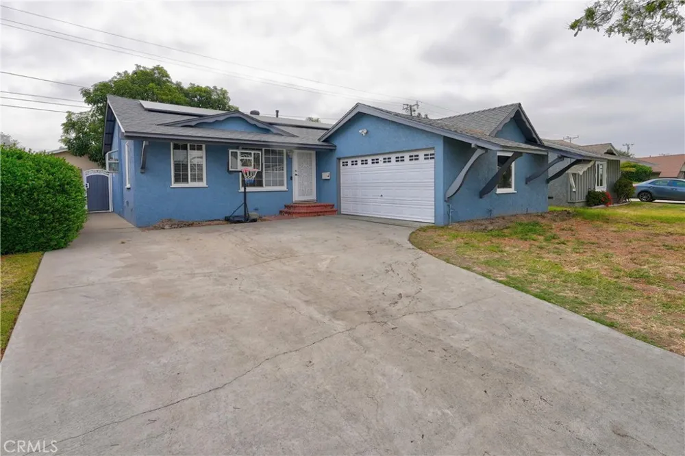 20734 Hawaiian Lakewood, CA 90715