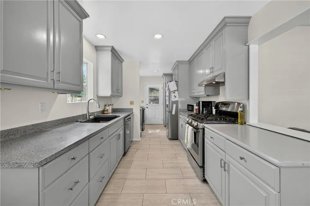 20734 Hawaiian Lakewood, CA 90715