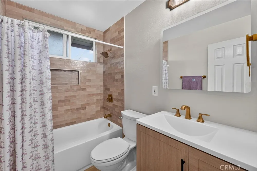 20734 Hawaiian Lakewood, CA 90715