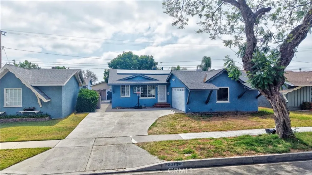 20734 Hawaiian Lakewood, CA 90715