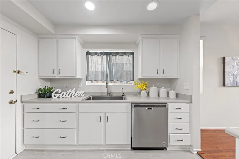 1232 Mission Duarte, CA 91010