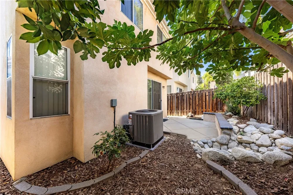 1232 Mission Duarte, CA 91010