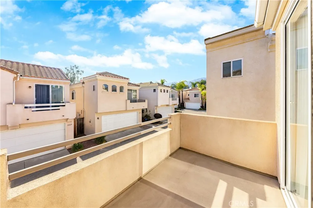 1232 Mission Duarte, CA 91010
