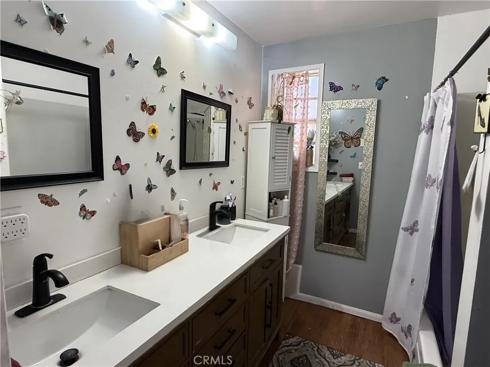 1235 W Ivesbrook Lancaster, CA 93534