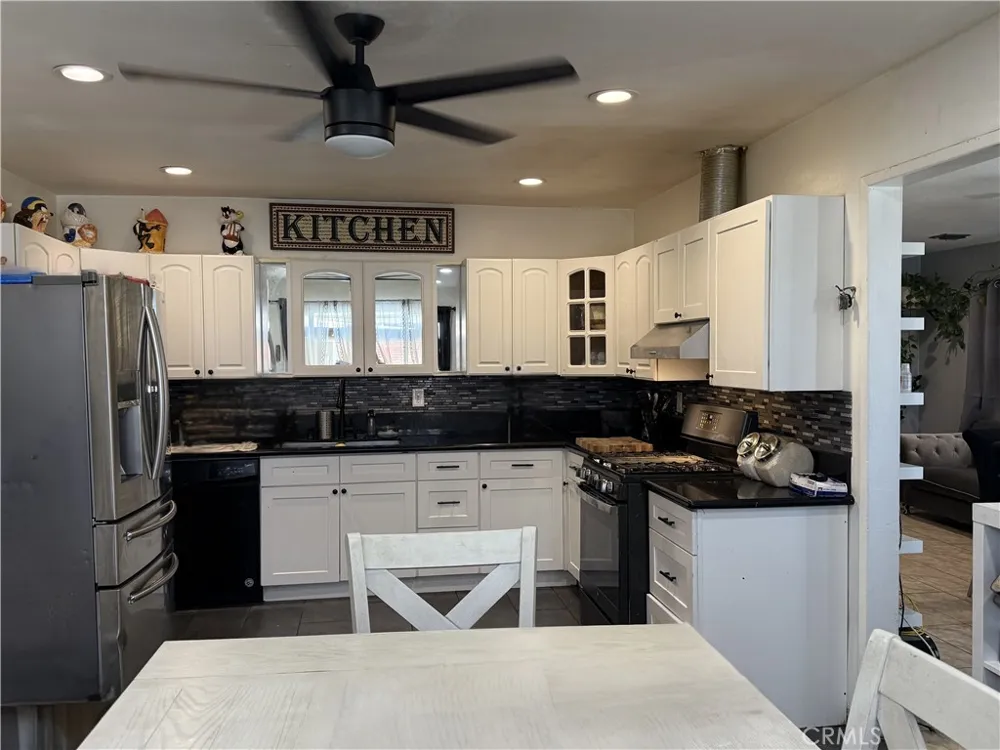 1235 W Ivesbrook Lancaster, CA 93534