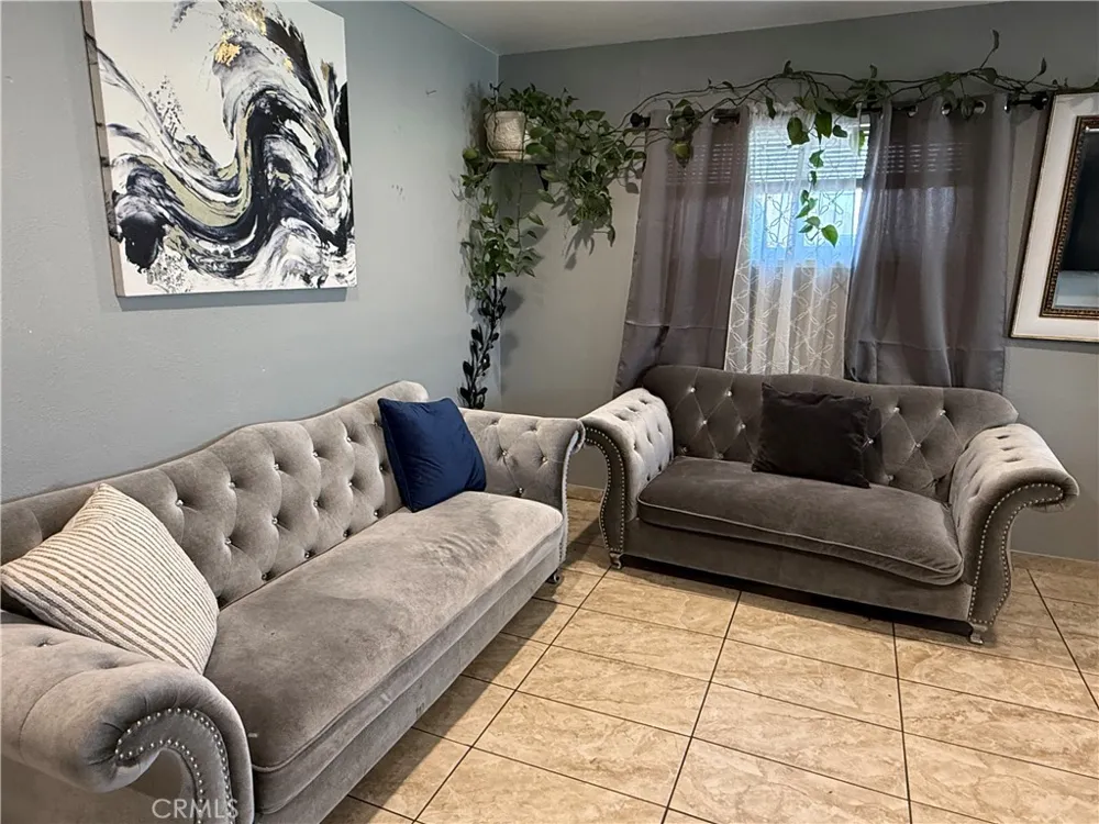 1235 W Ivesbrook Lancaster, CA 93534