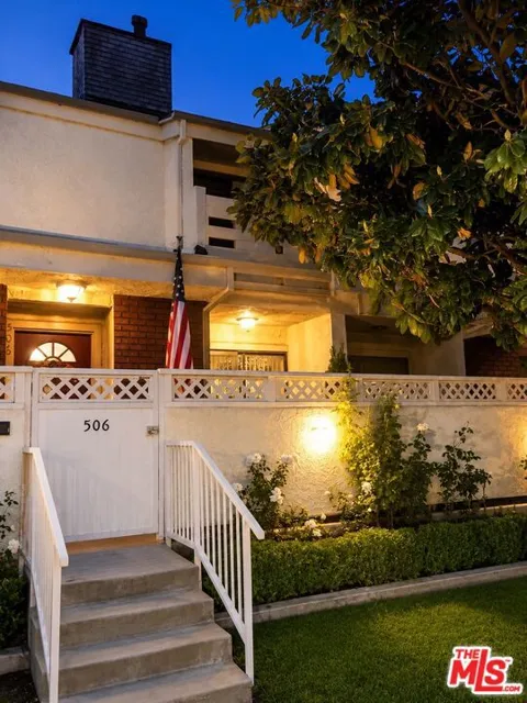 19451 Sherman Way #506