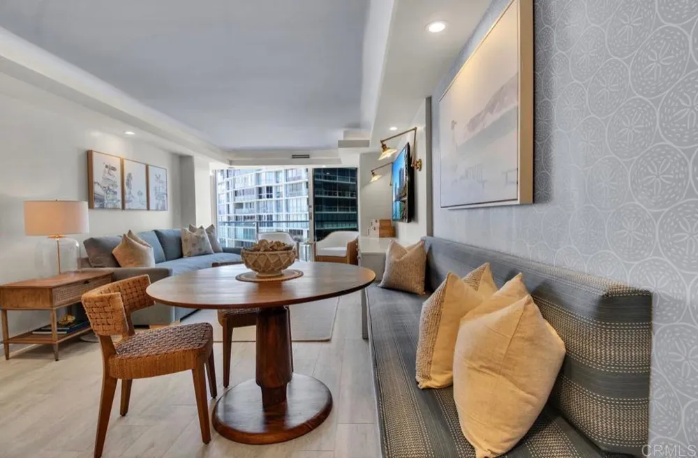 1810 avenida del mundo #1101 Coronado, CA 92118