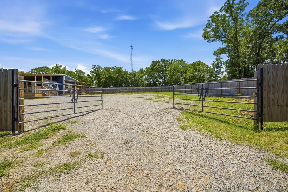 127 Seneca Springs Eufaula, OK 74432