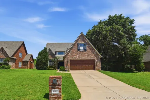 8703 E 95th Place