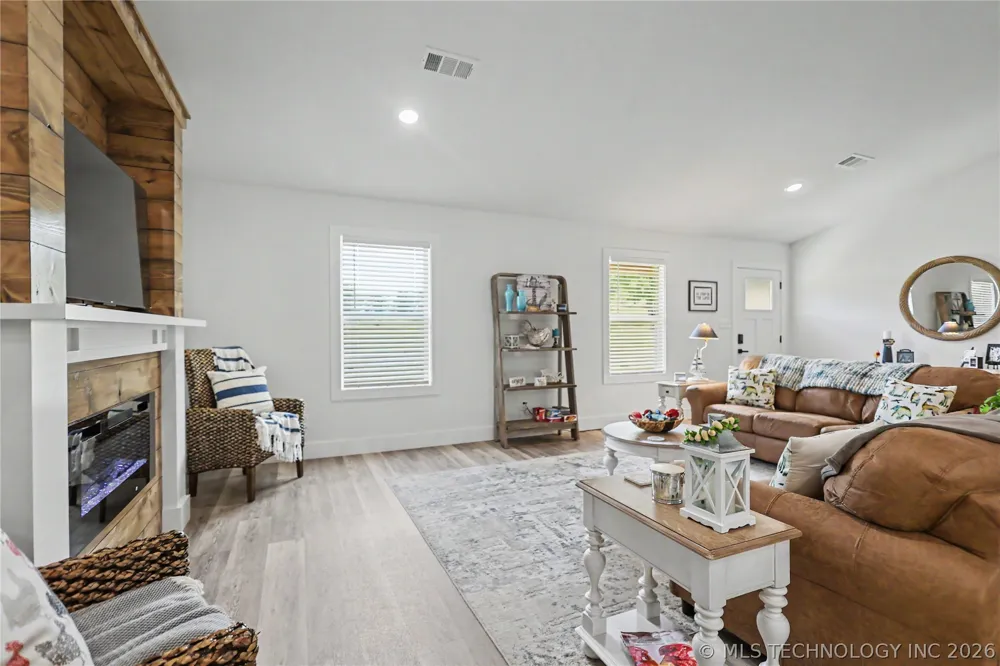 20471 W Chicken Creek Road Cookson, OK 74427