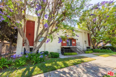 5848 Hazeltine Avenue #10