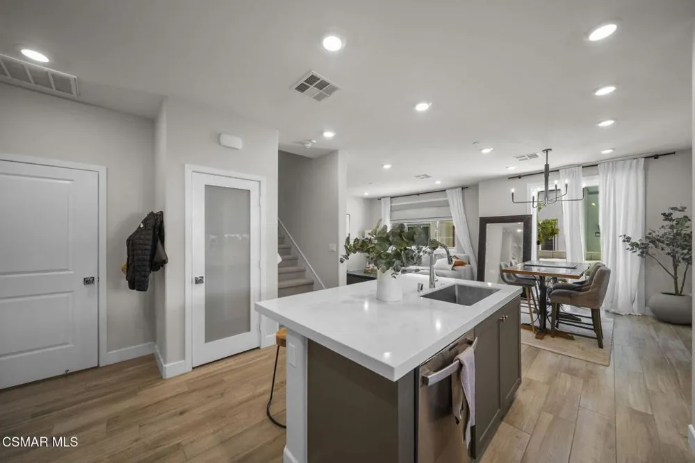 2556 Little Rock Lane Simi Valley, CA 93065