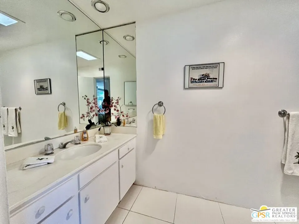 197 Desert Lakes Drive Palm Springs, CA 92264