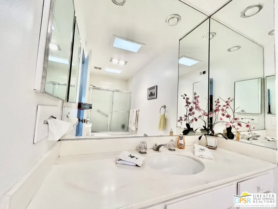 197 Desert Lakes Drive Palm Springs, CA 92264