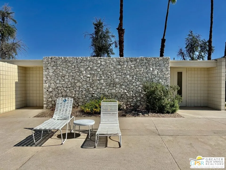 197 Desert Lakes Drive Palm Springs, CA 92264