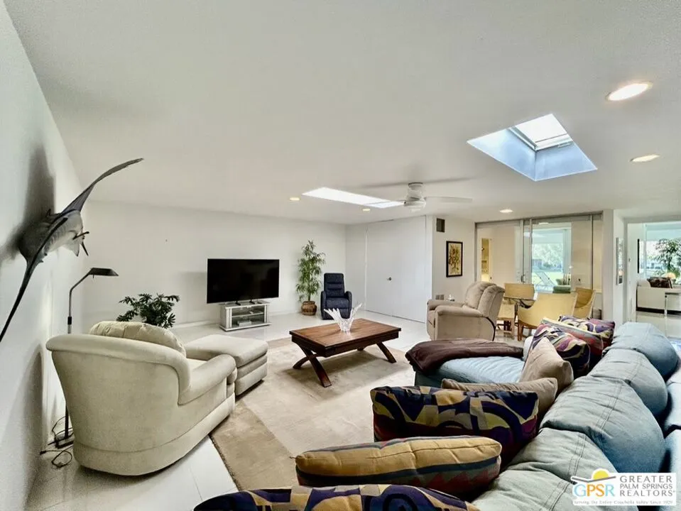 197 Desert Lakes Drive Palm Springs, CA 92264