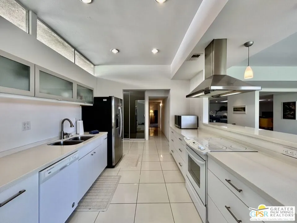 197 Desert Lakes Drive Palm Springs, CA 92264