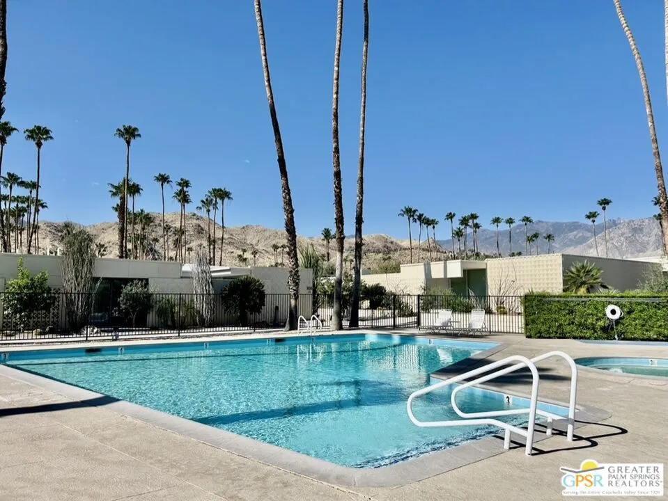 197 Desert Lakes Drive Palm Springs, CA 92264