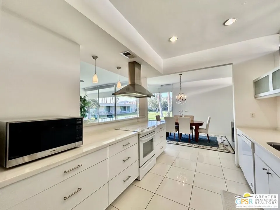 197 Desert Lakes Drive Palm Springs, CA 92264