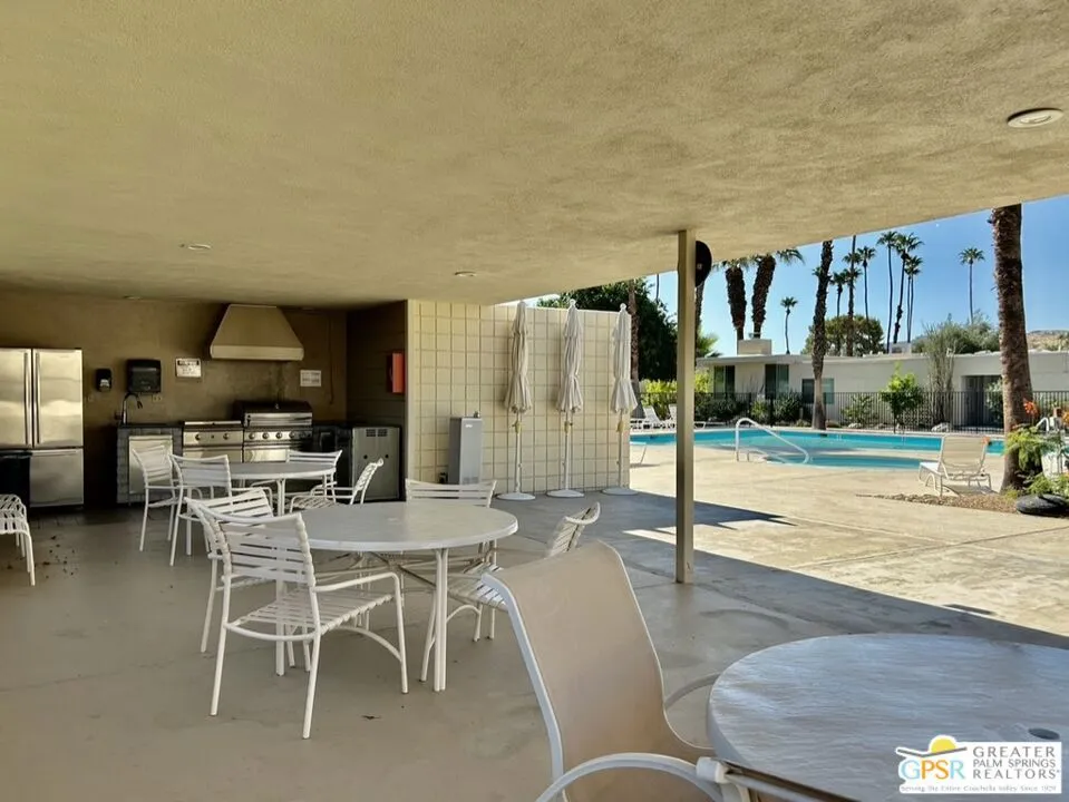 197 Desert Lakes Drive Palm Springs, CA 92264