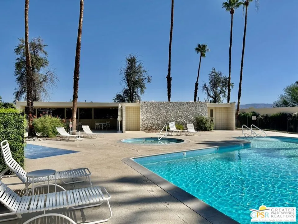 197 Desert Lakes Drive Palm Springs, CA 92264