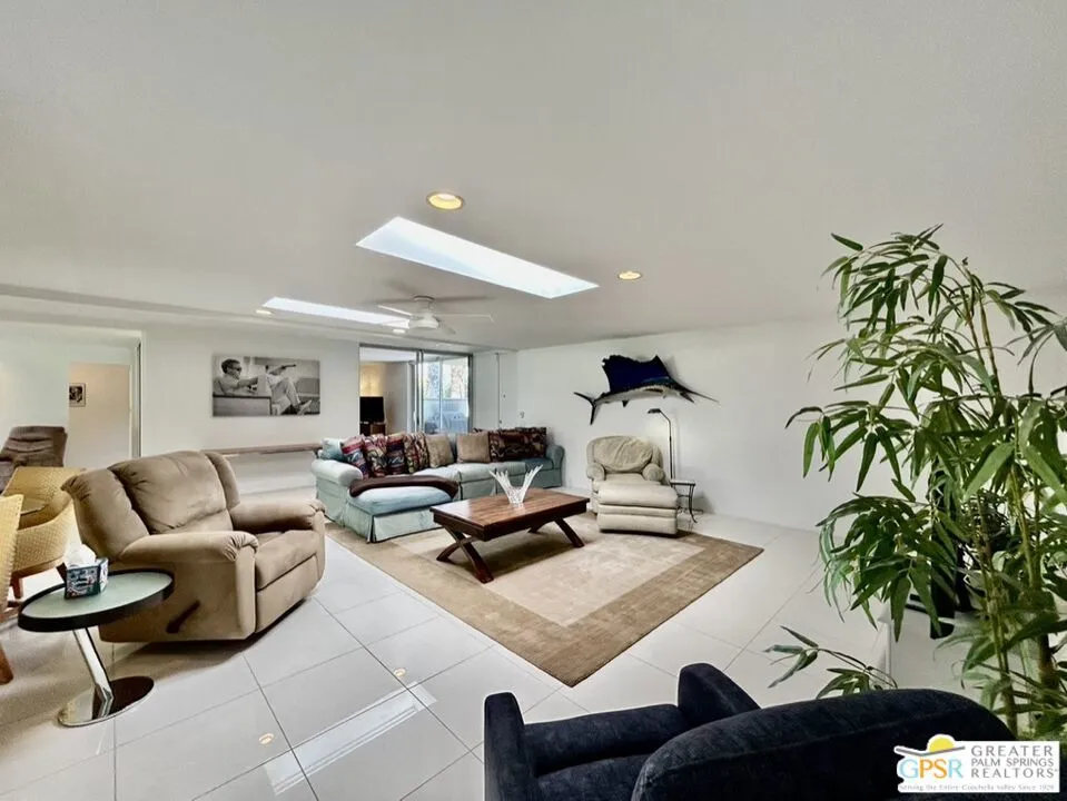 197 Desert Lakes Drive Palm Springs, CA 92264