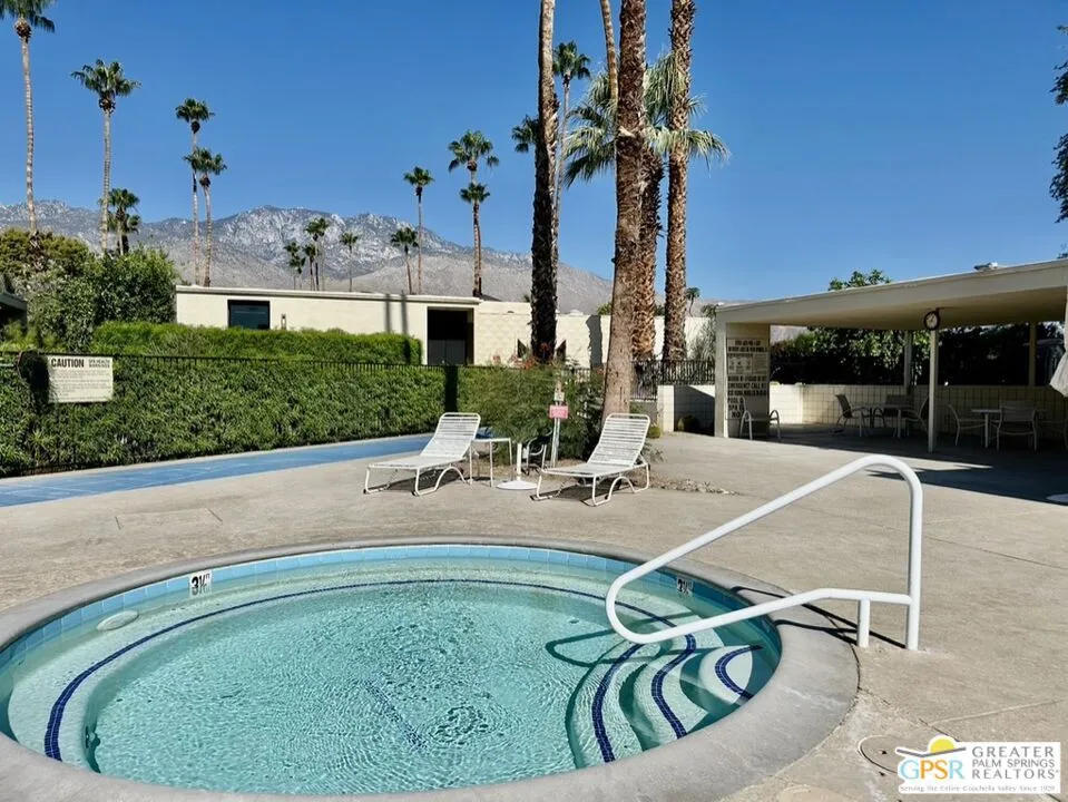 197 Desert Lakes Drive Palm Springs, CA 92264
