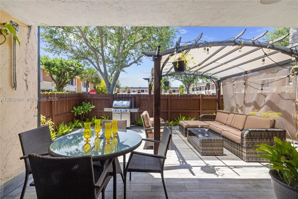 2771 NE 164th St #12 North Miami Beach, FL 33160
