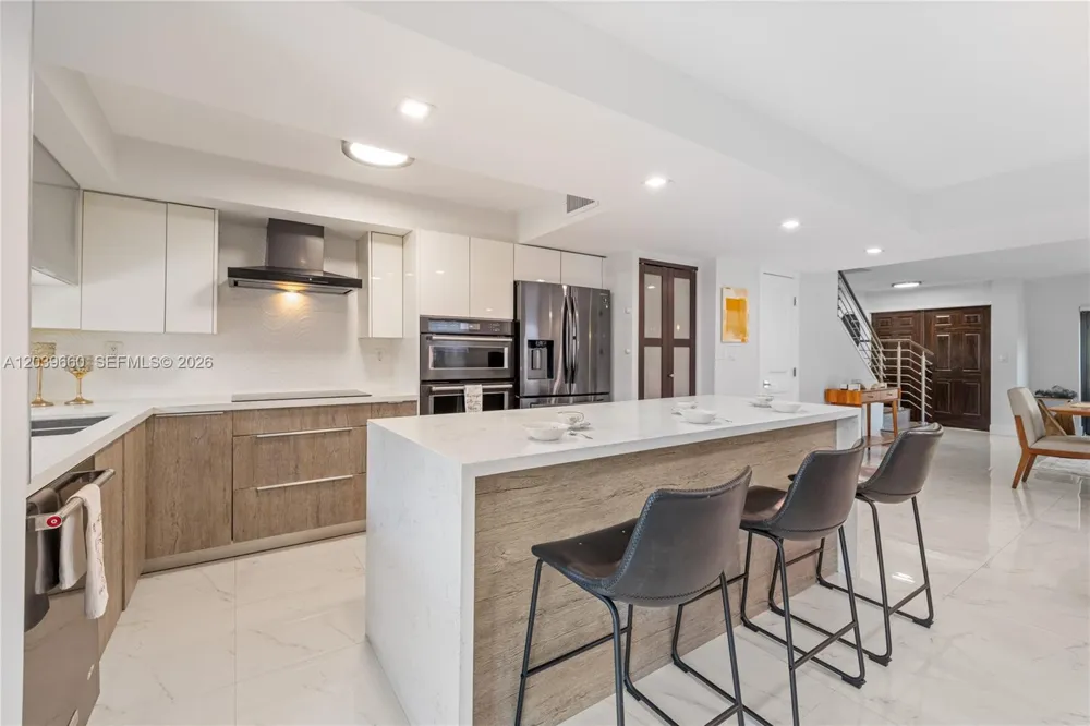 2771 NE 164th St #12 North Miami Beach, FL 33160