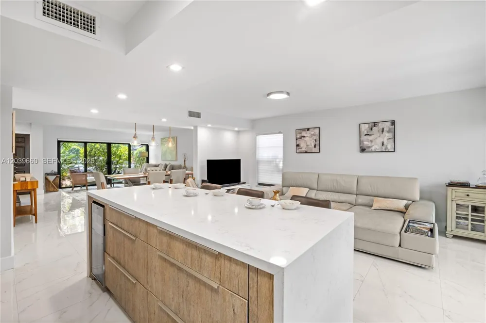 2771 NE 164th St #12 North Miami Beach, FL 33160