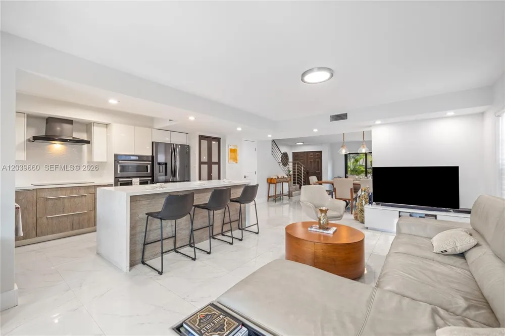 2771 NE 164th St #12 North Miami Beach, FL 33160