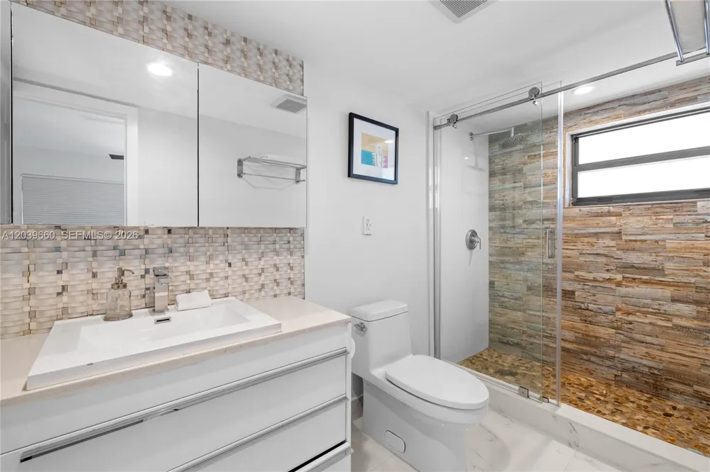 2771 NE 164th St #12 North Miami Beach, FL 33160