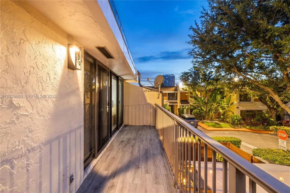 2771 NE 164th St #12 North Miami Beach, FL 33160