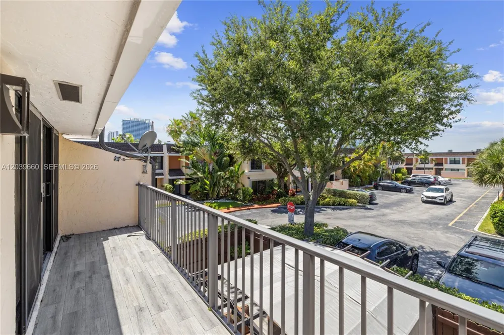 2771 NE 164th St #12 North Miami Beach, FL 33160