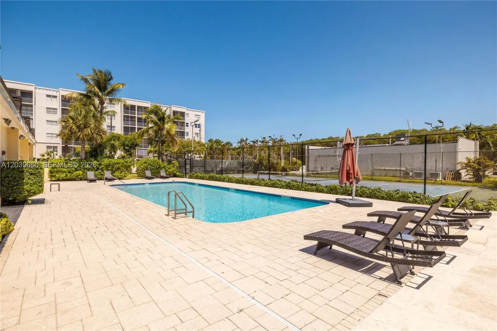 2771 NE 164th St #12 North Miami Beach, FL 33160