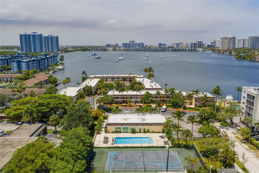 2771 NE 164th St #12 North Miami Beach, FL 33160