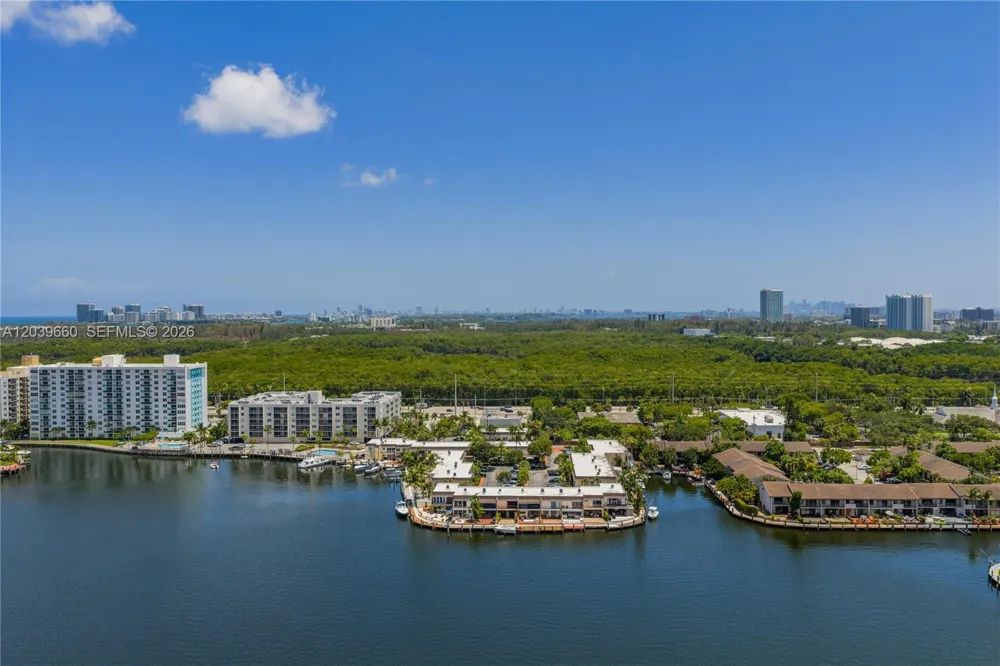 2771 NE 164th St #12 North Miami Beach, FL 33160