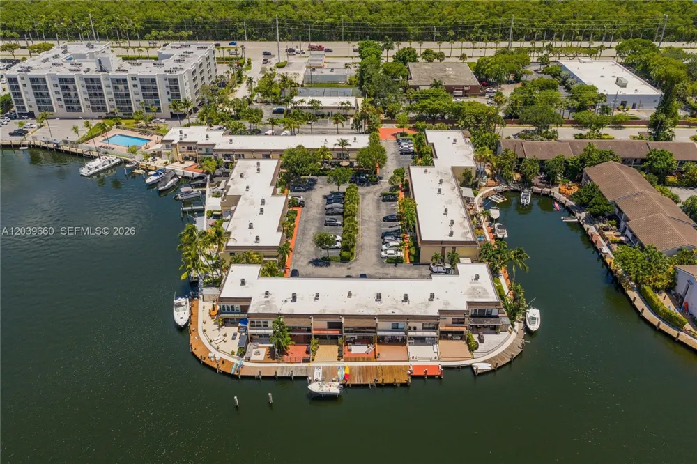 2771 NE 164th St #12 North Miami Beach, FL 33160