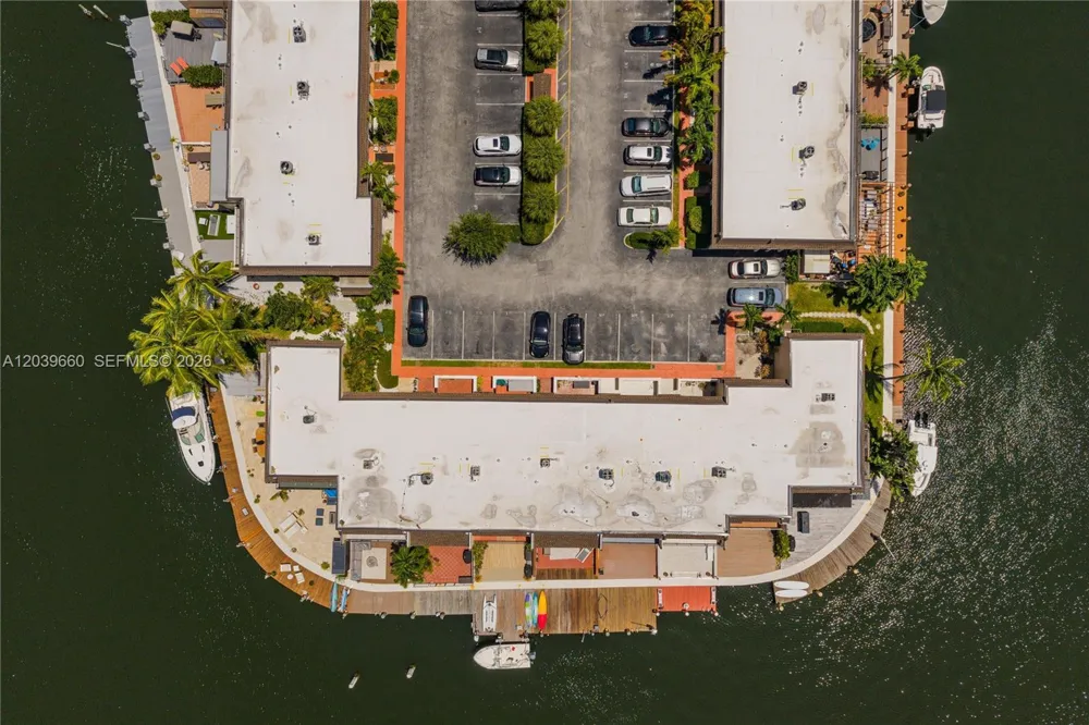 2771 NE 164th St #12 North Miami Beach, FL 33160