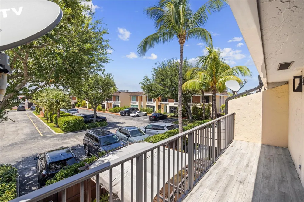 2771 NE 164th St #12 North Miami Beach, FL 33160