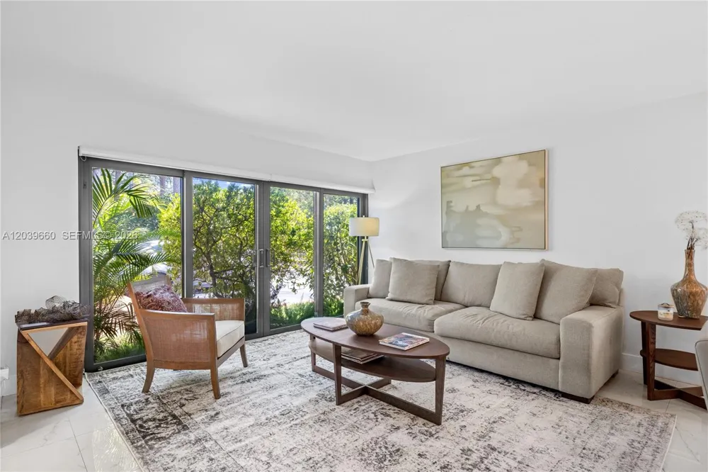 2771 NE 164th St #12 North Miami Beach, FL 33160