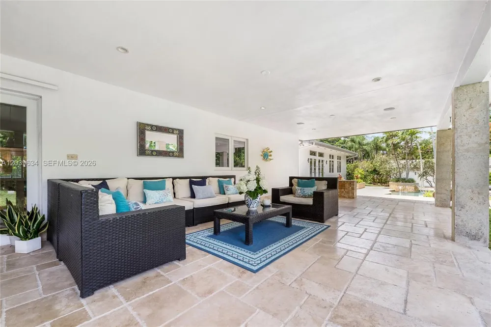 11900 SW 63rd Ave Pinecrest, FL 33156