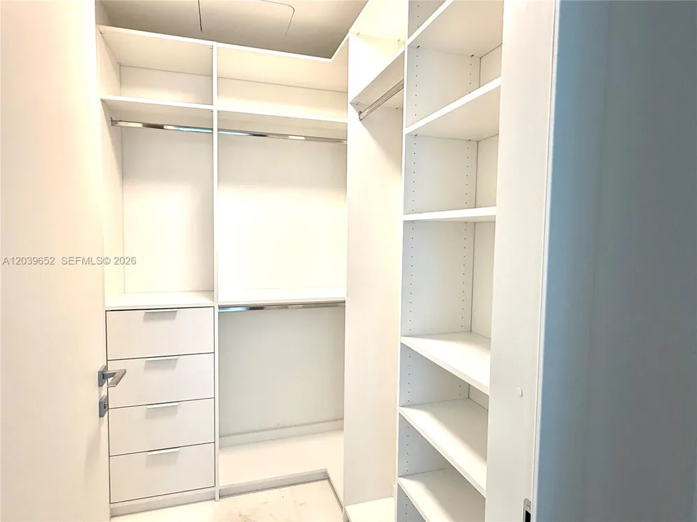 300 Biscayne Blvd Way #4008 Miami, FL 33131