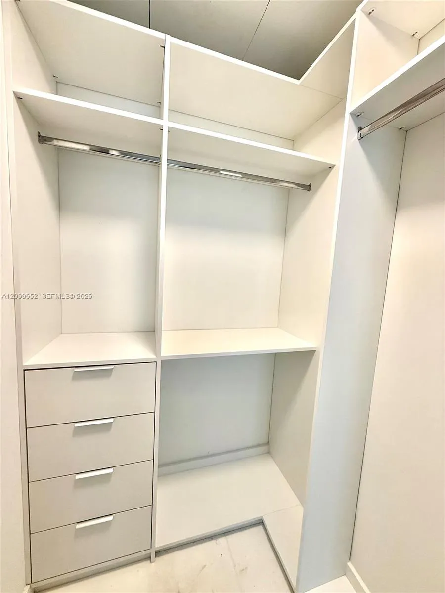 300 Biscayne Blvd Way #4008 Miami, FL 33131