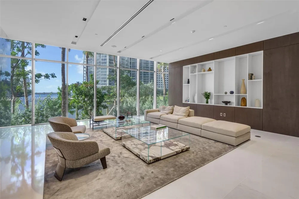 300 Biscayne Blvd Way #4008 Miami, FL 33131