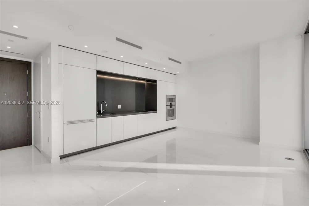 300 Biscayne Blvd Way #4008 Miami, FL 33131