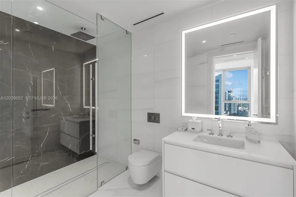 300 Biscayne Blvd Way #4008 Miami, FL 33131