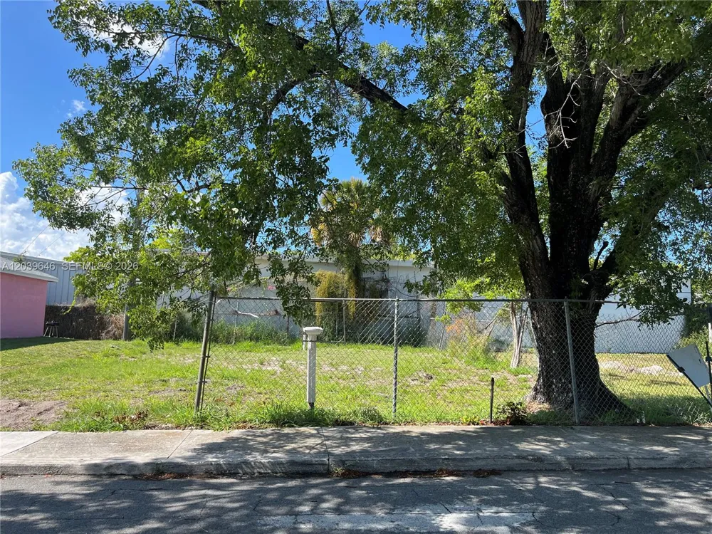 535 Lilac CT West Palm Beach, FL 33407