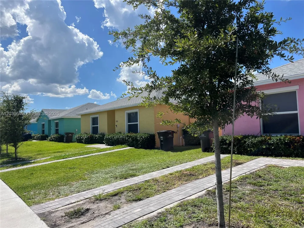 535 Lilac CT West Palm Beach, FL 33407
